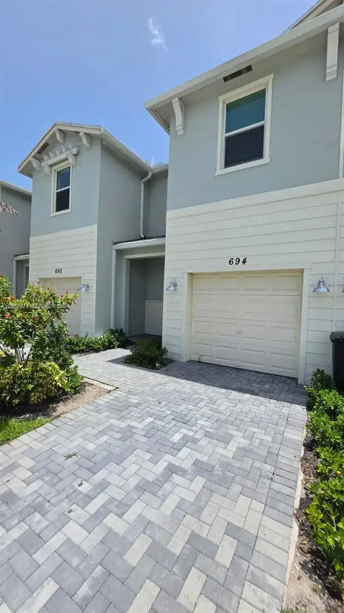 694 SE Lake Falls St, Port St. Lucie FL 34984 photo 4