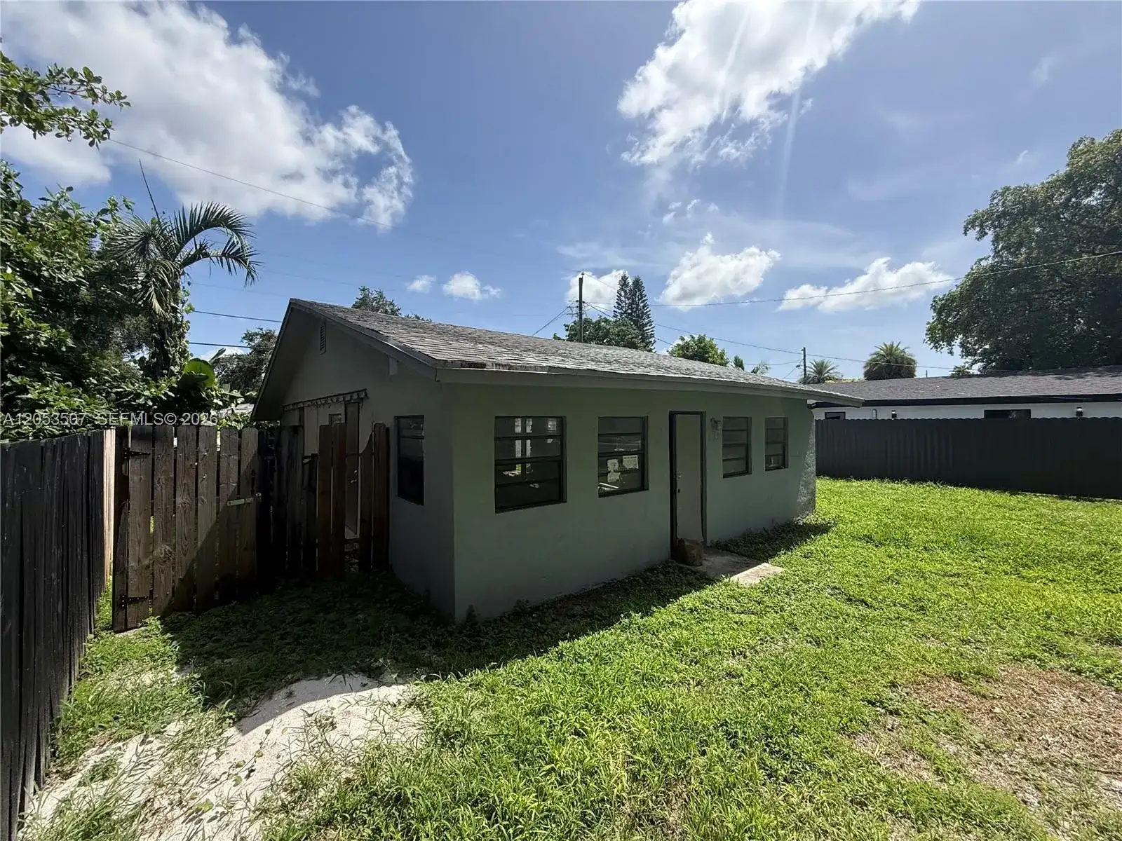 6123 Call St, Hollywood FL 33024 photo 2