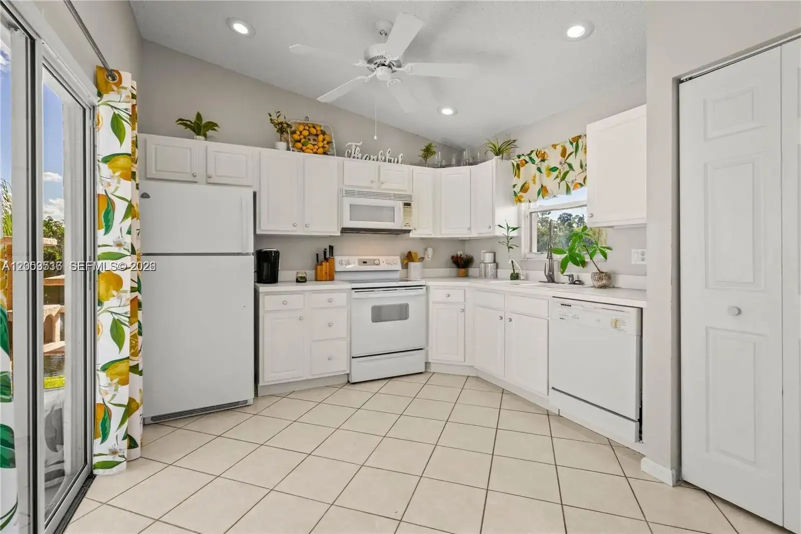 112 Caribe Ct, Green Acres FL 33413 photo 4