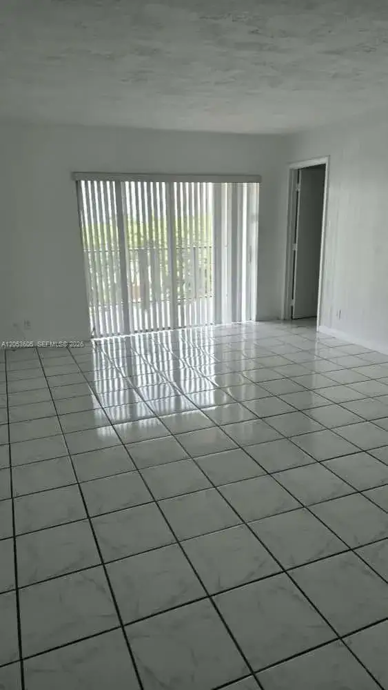 13707 Kendale Lakes Cir, Miami FL 33183 photo 3