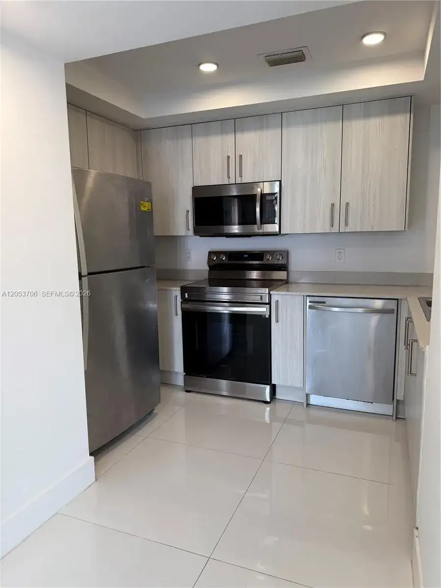 10950 NW 82nd St # 422, Doral FL 33178 photo 3