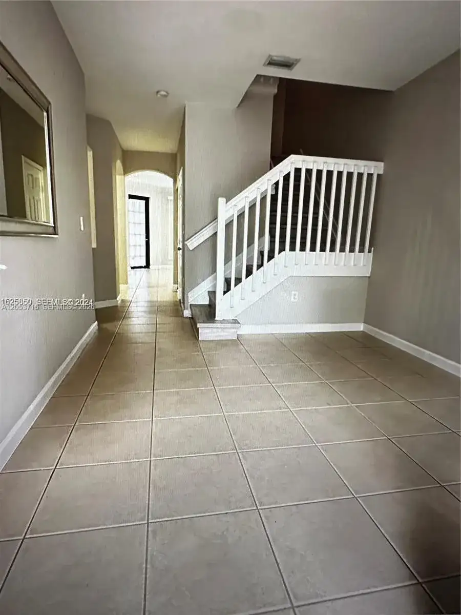 10328 NW 31st Ter, Doral FL 33172 photo 4