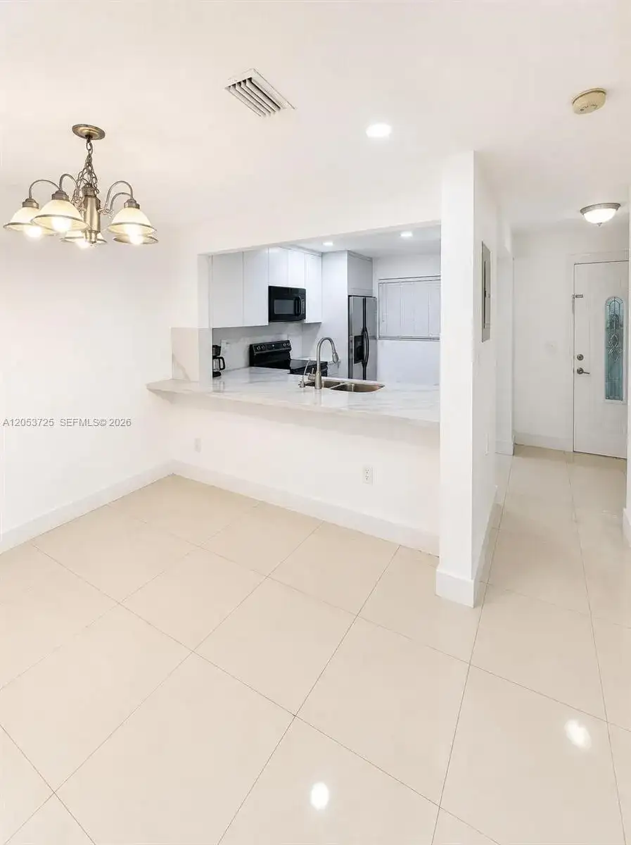 10871 NW 7th St # 24, Miami FL 33172 photo 2