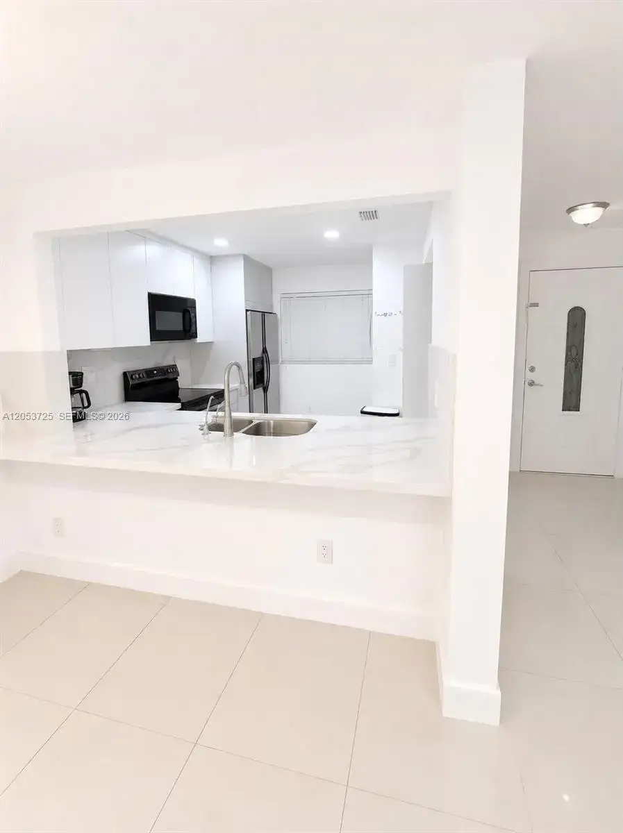 10871 NW 7th St # 24, Miami FL 33172 photo 4