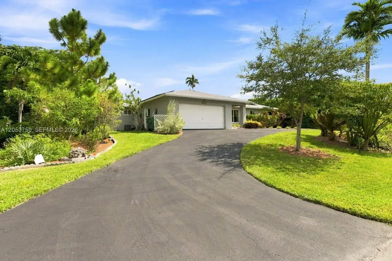 8445 SW 181st Ter, Palmetto Bay FL 33157 photo 2