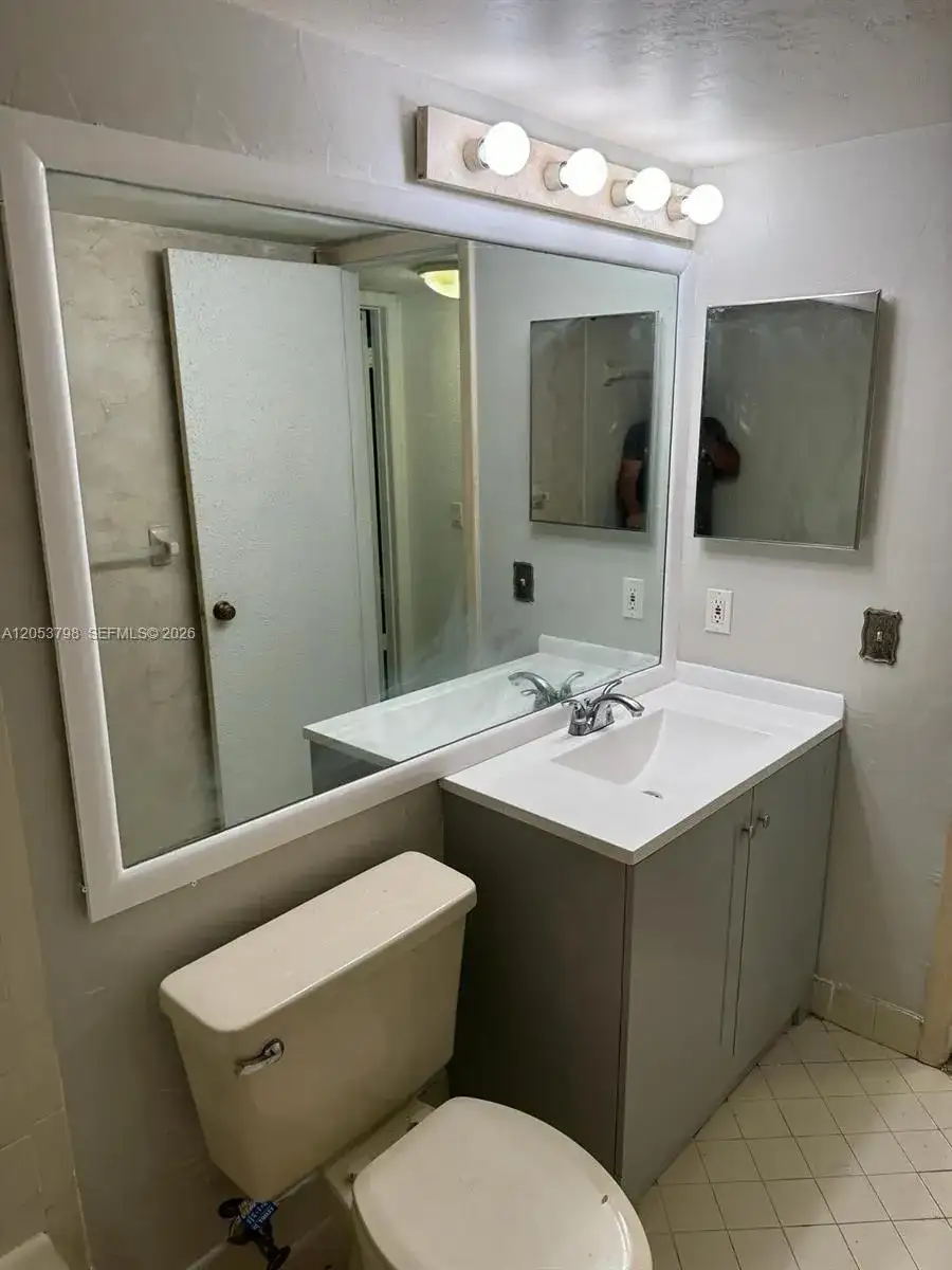 112 Lake Emerald Dr # 207, Oakland Park FL 33309 photo 2
