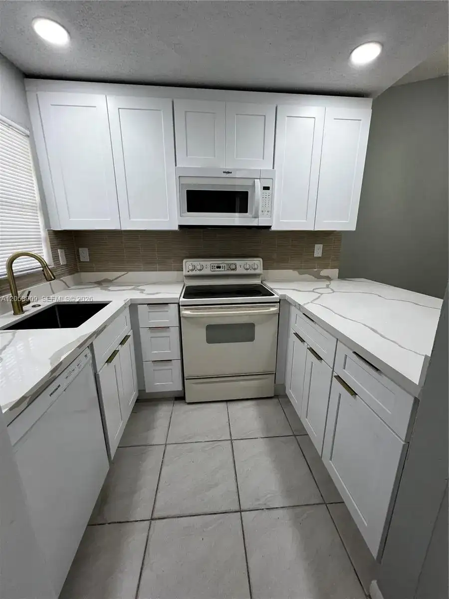 809 NE 214th Ln # 2, Miami FL 33179 photo 3