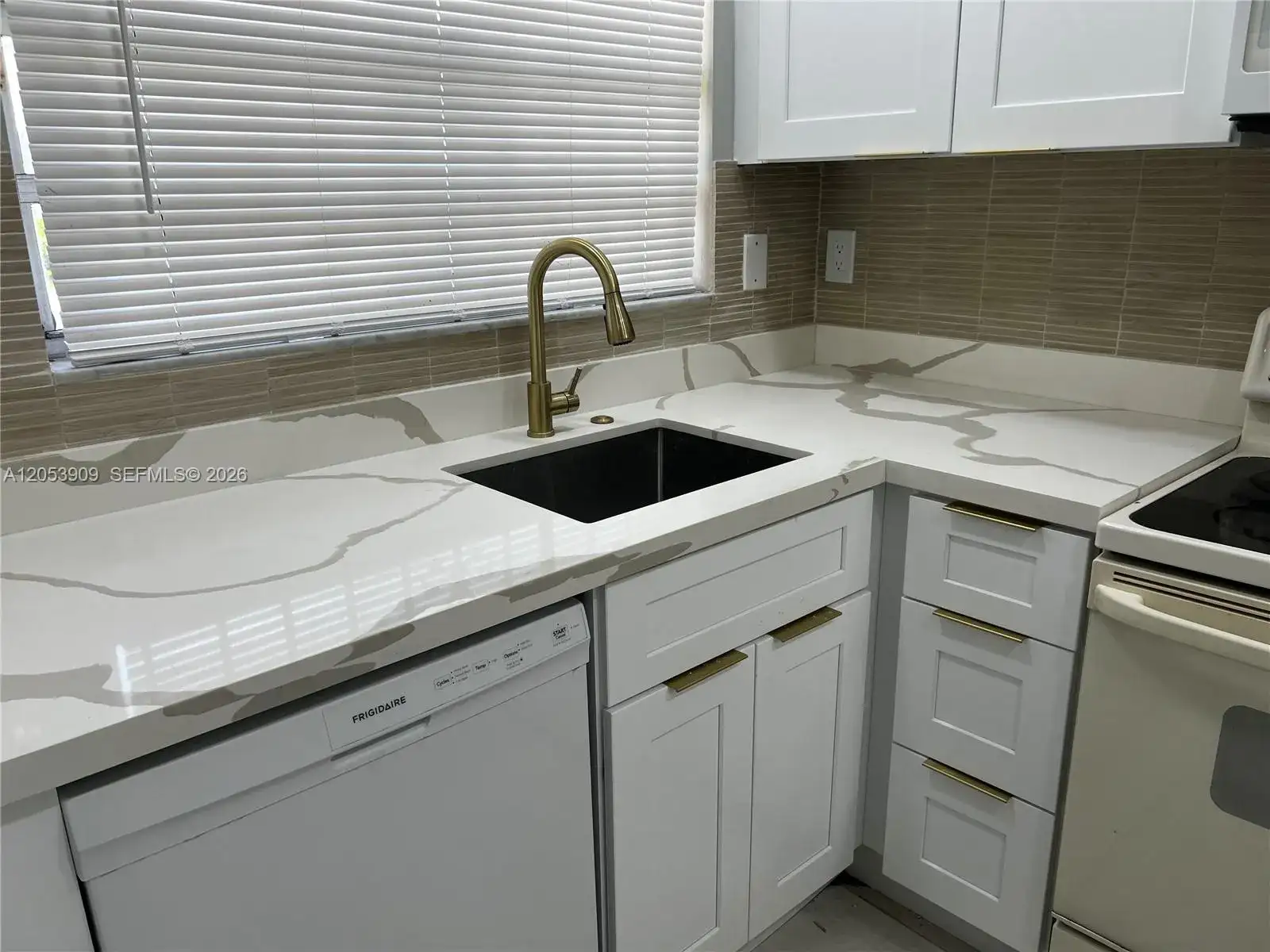 809 NE 214th Ln # 2, Miami FL 33179 photo 4