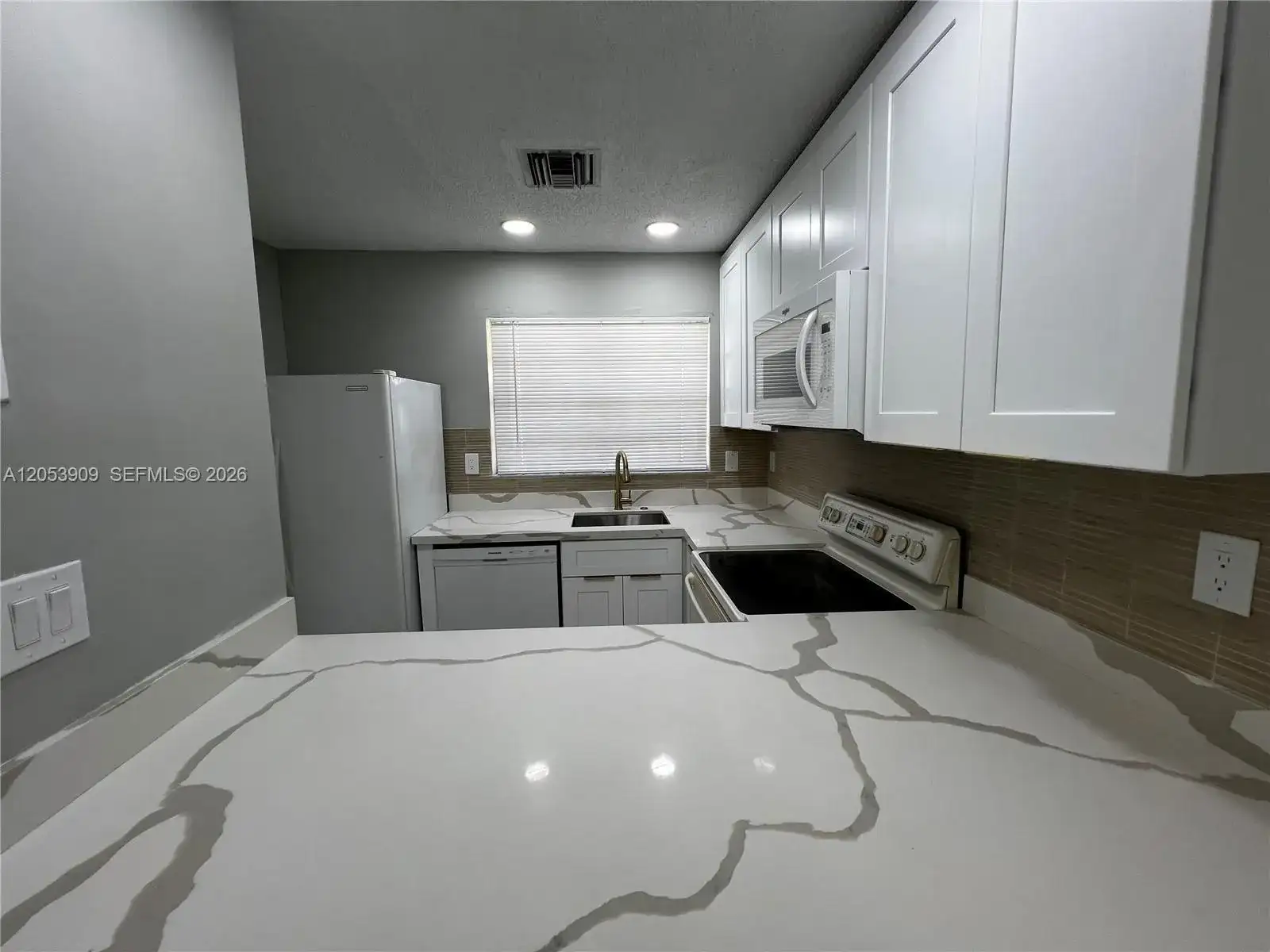 809 NE 214th Ln # 2, Miami FL 33179 photo 5