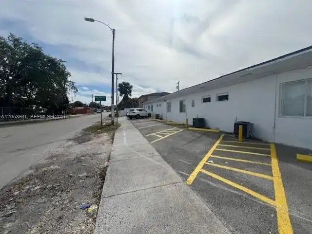 2900 W Flagler St # 11, Miami FL 33135 photo 4