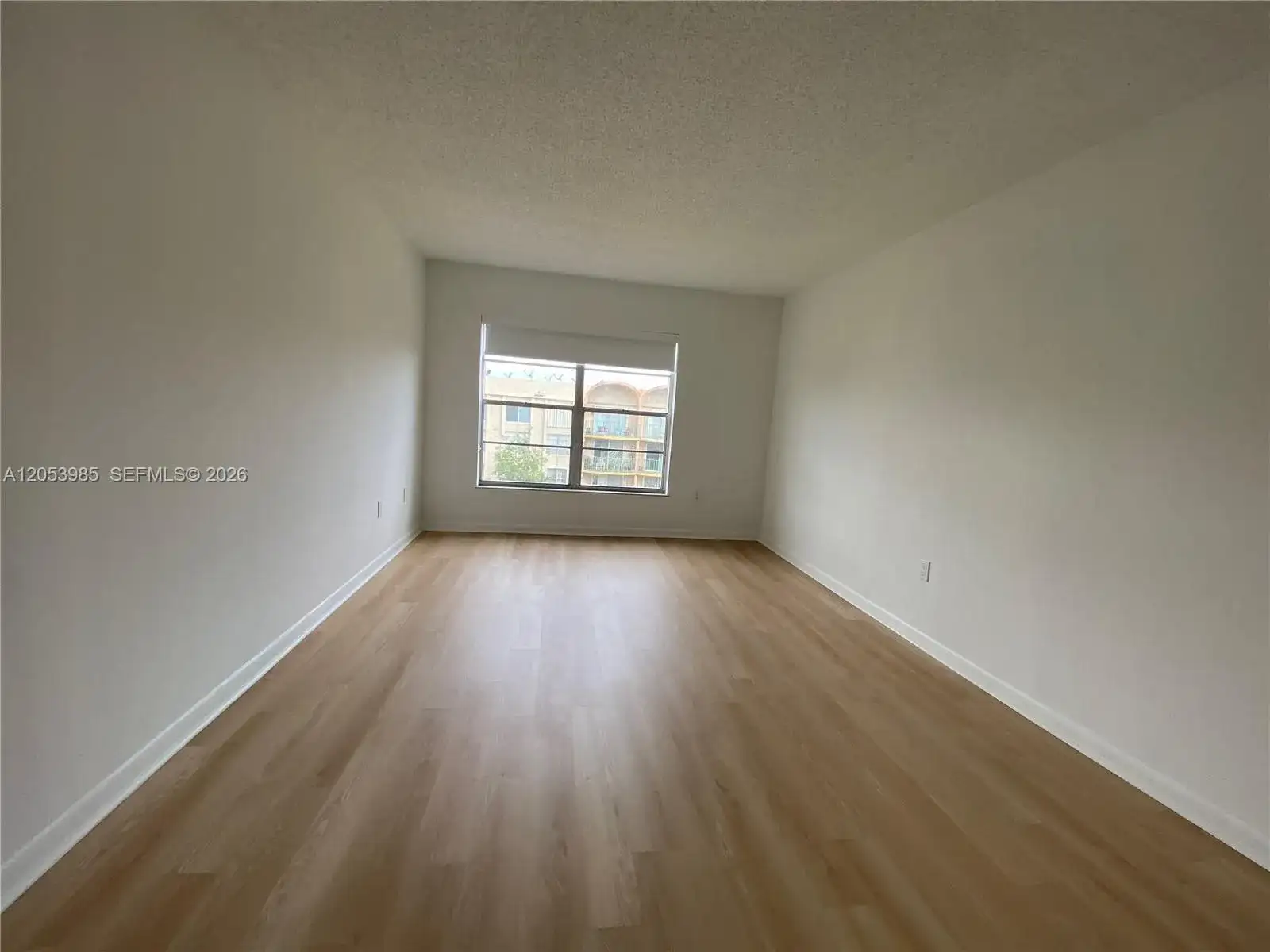 9350 Fontainebleau Blvd # 609, Miami FL 33172 photo 3