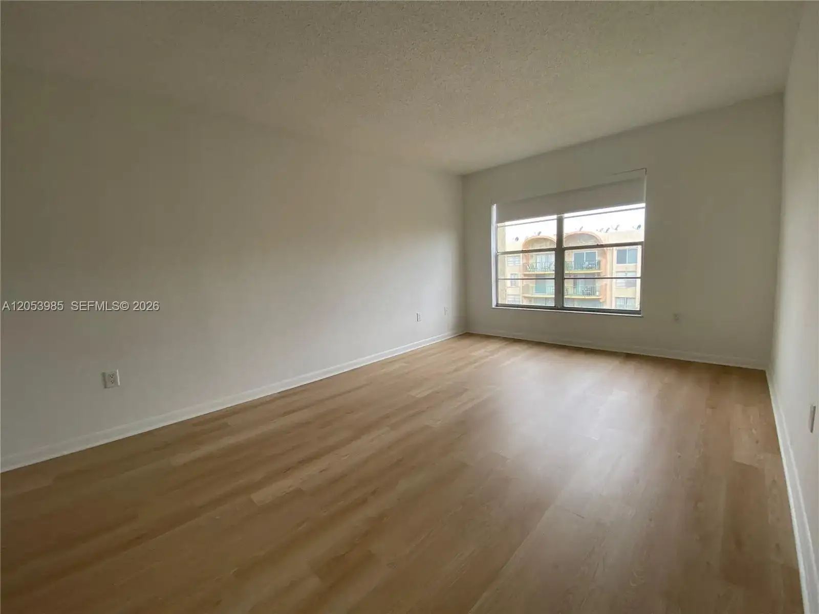9350 Fontainebleau Blvd # 609, Miami FL 33172 photo 4