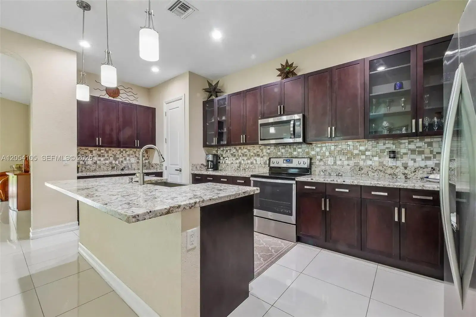 1053 SW 113th Way, Pembroke Pines FL 33025 photo 3