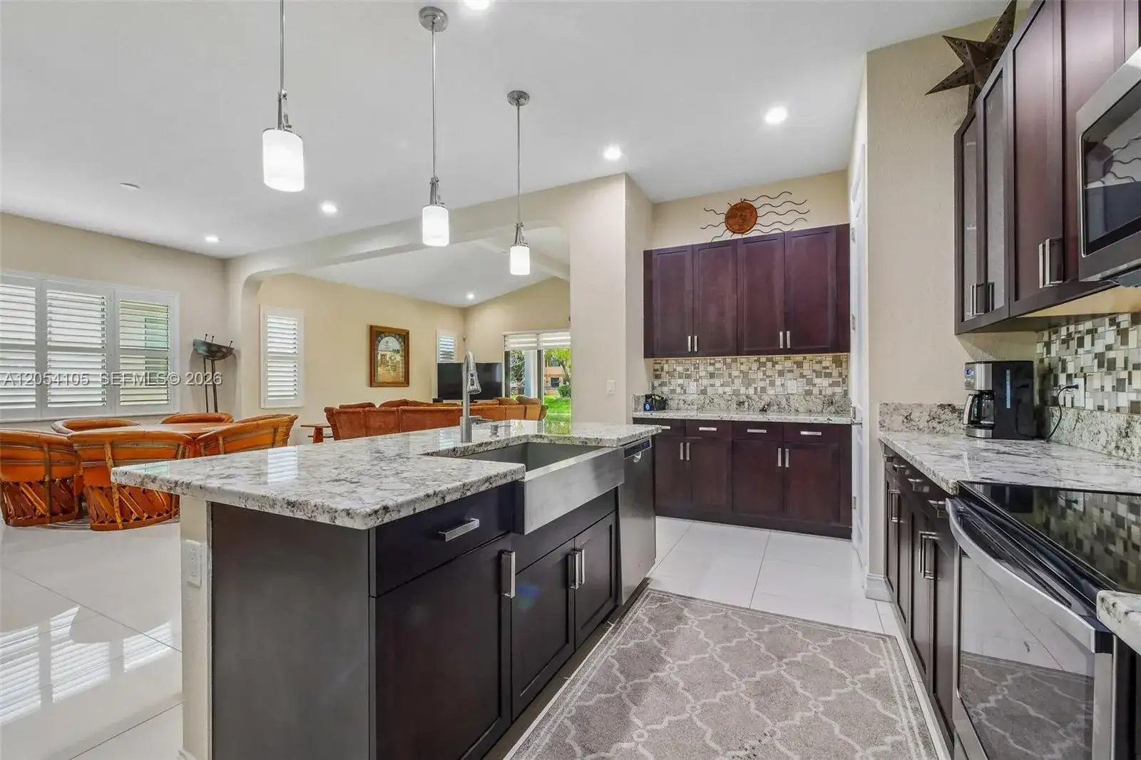 1053 SW 113th Way, Pembroke Pines FL 33025 photo 4