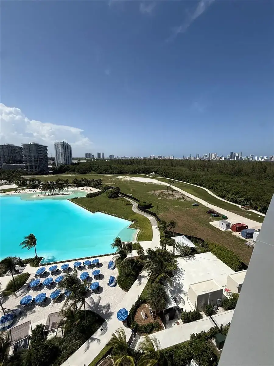 2411 Laguna Cir # 910, Miami FL 33181 photo 3