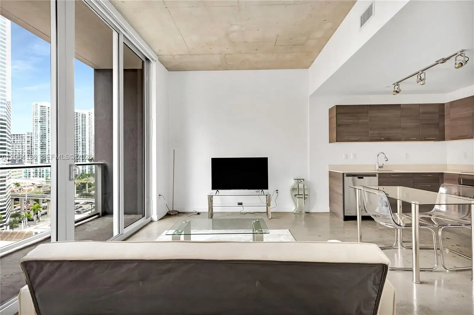 151 SE 1st St # 1107, Miami FL 33131 photo 2