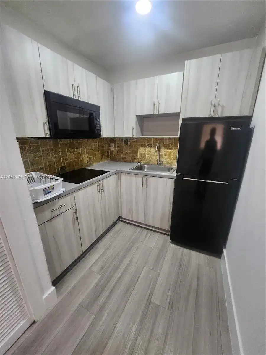 2700 Collins Ave # 202, Miami Beach FL 33140 photo 3