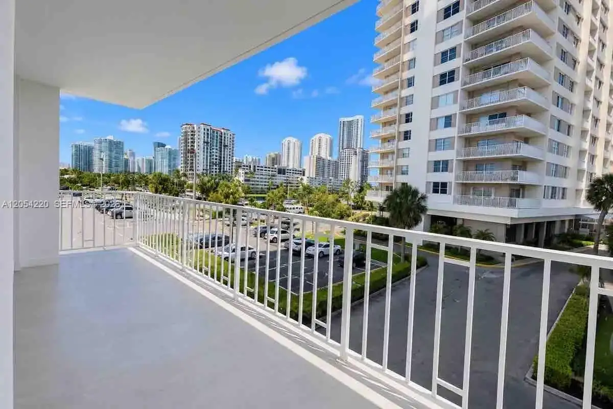 500 Bayview Dr # 232, Sunny Isles Beach FL 33160 photo 4