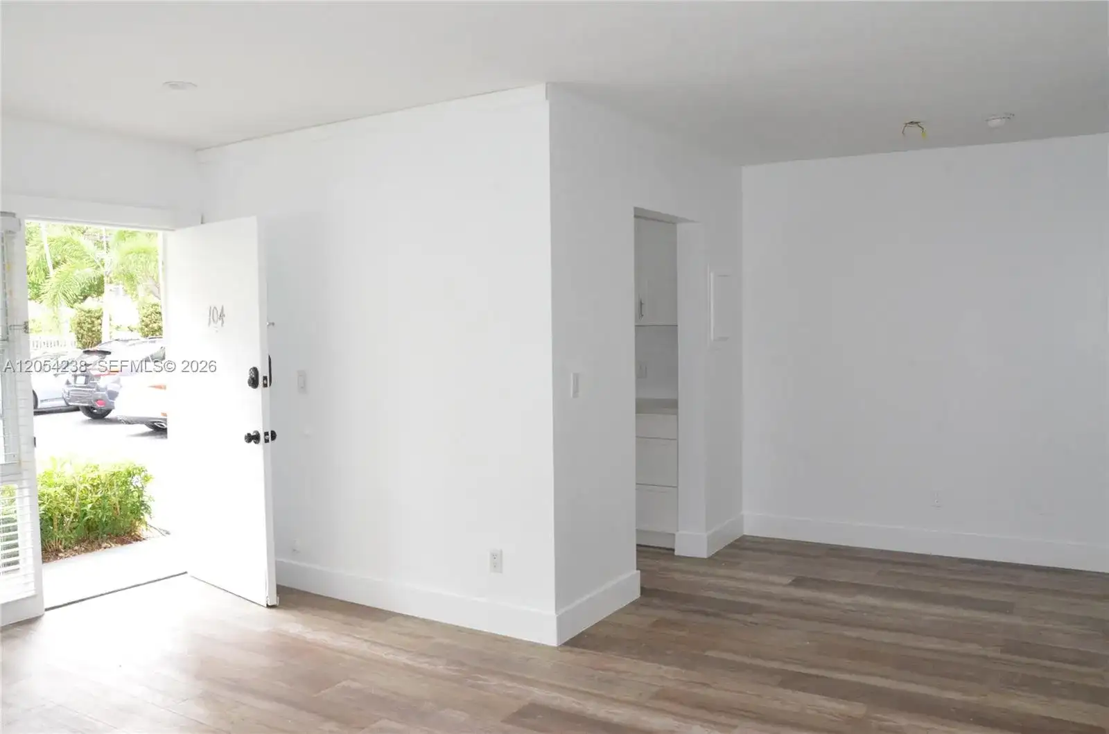 35 Edgewater Dr # 104, Coral Gables FL 33133 photo 4