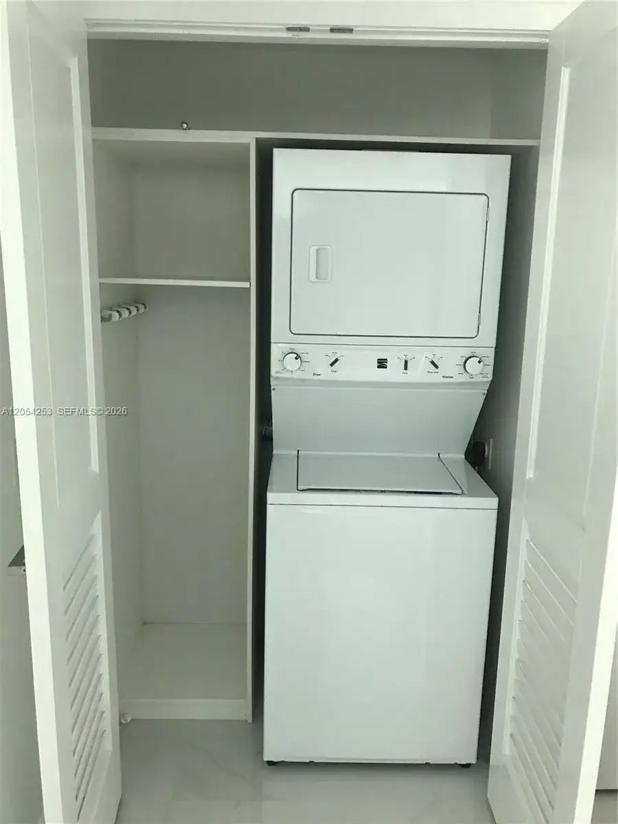 1080 Brickell Ave # 1607, Miami FL 33131 photo 3
