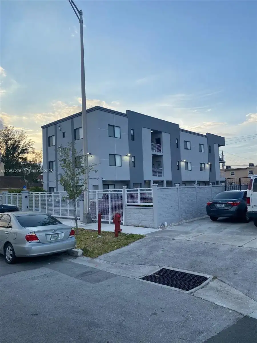 423 E 27th St # 201, Hialeah FL 33013 photo 2