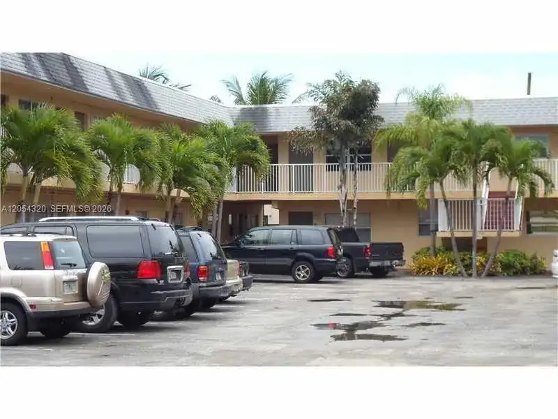 4061 N Dixie Hwy # 31, Oakland Park FL 33334 photo 3