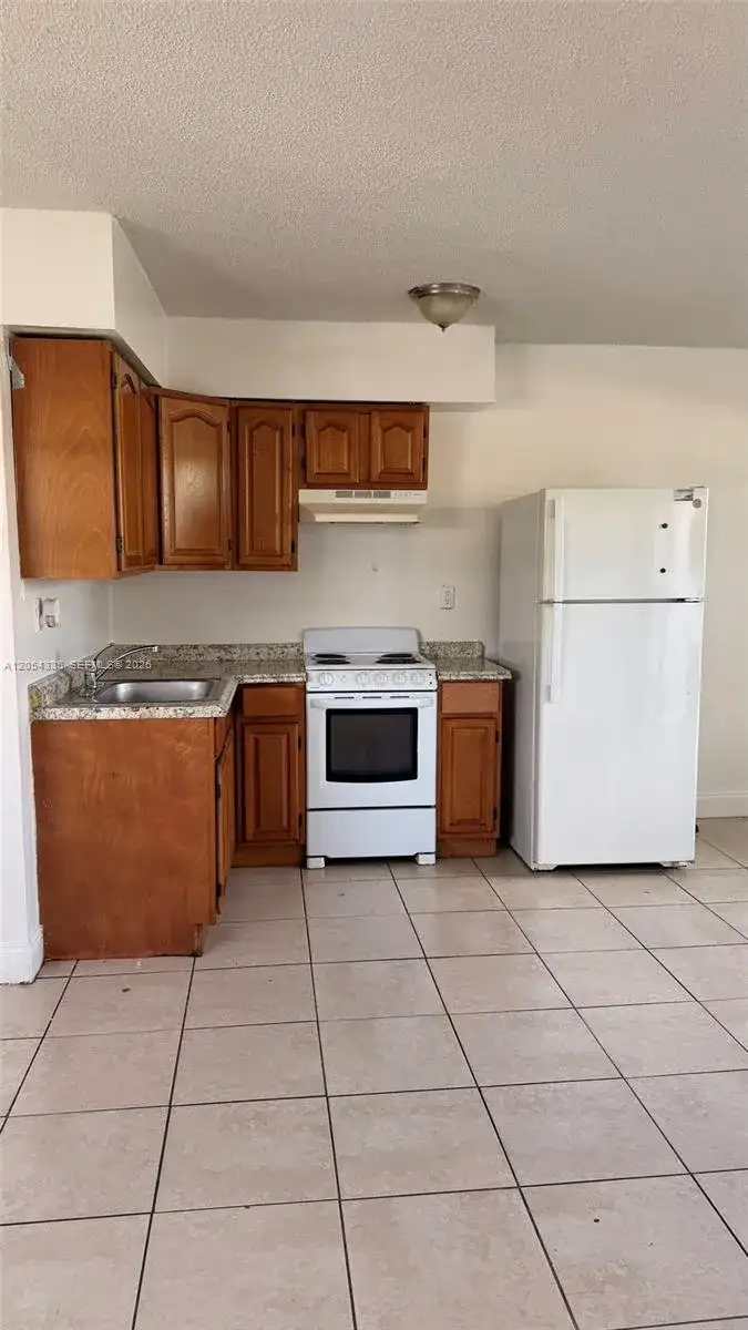 978 SW 10th Dr # 10, Pompano Beach FL 33060 photo 4