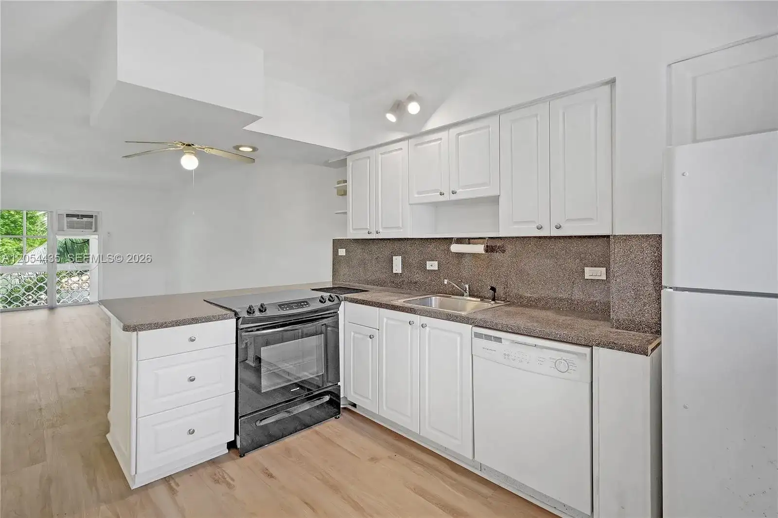 6580 E Santona St # A37, Coral Gables FL 33146 photo 2