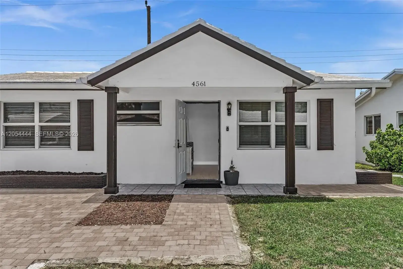 4561 NW 16th Ter, Tamarac FL 33309 photo 2