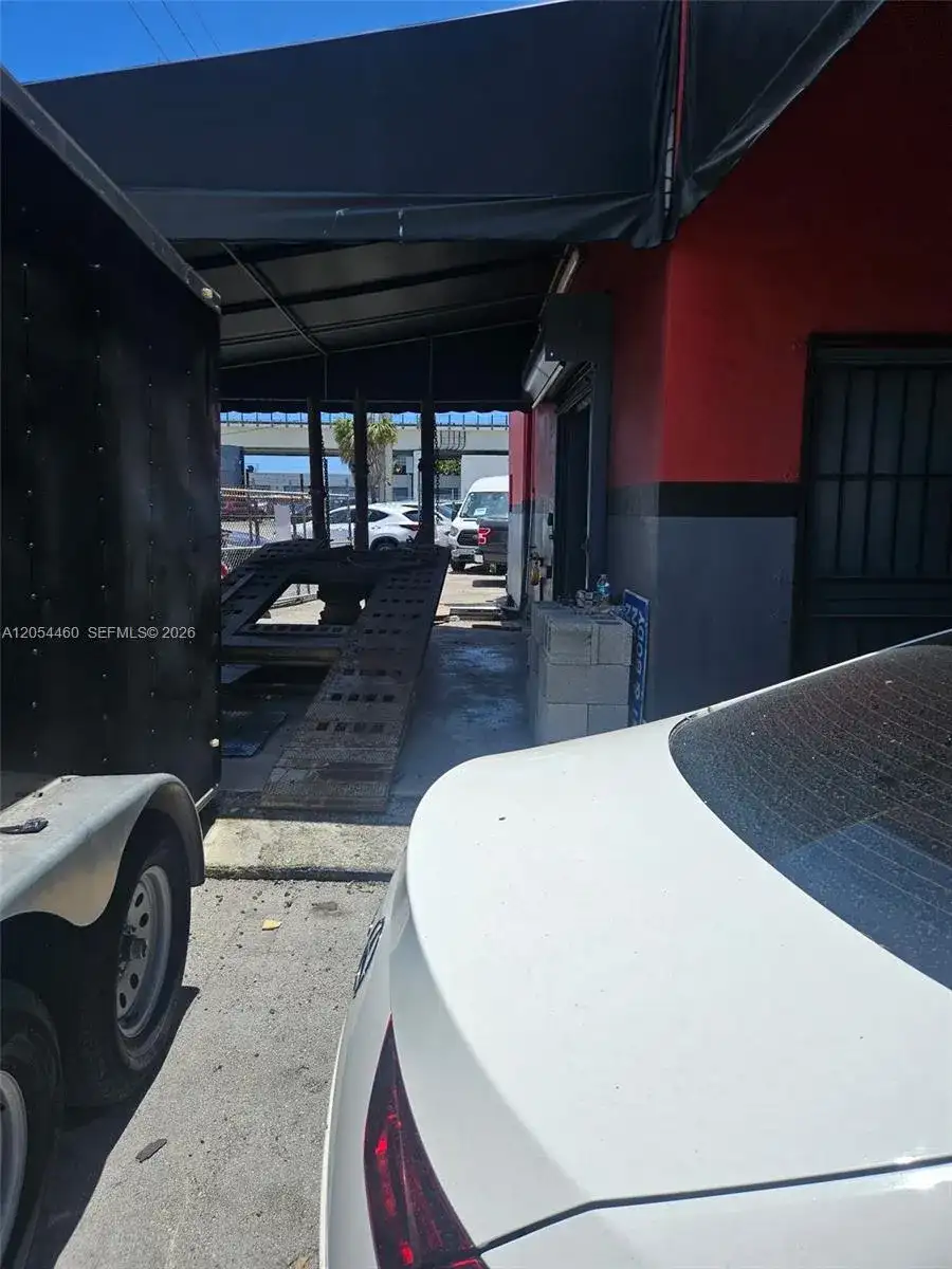 2545 NW 39th Ave, Miami FL 33142 photo 5