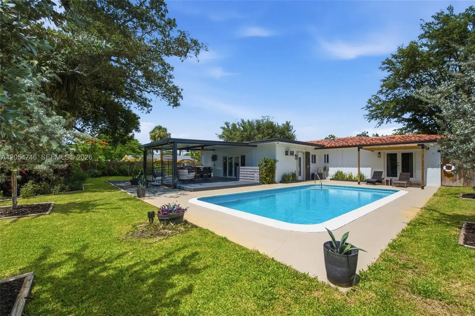 417 NE 11th Ave, Pompano Beach FL 33060 photo 2