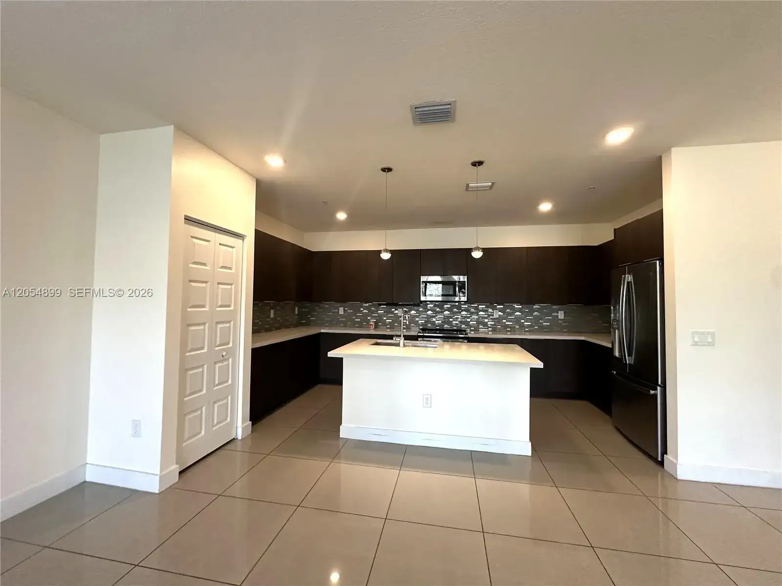 4713 NW 84th Ct, Doral FL 33166 photo 4