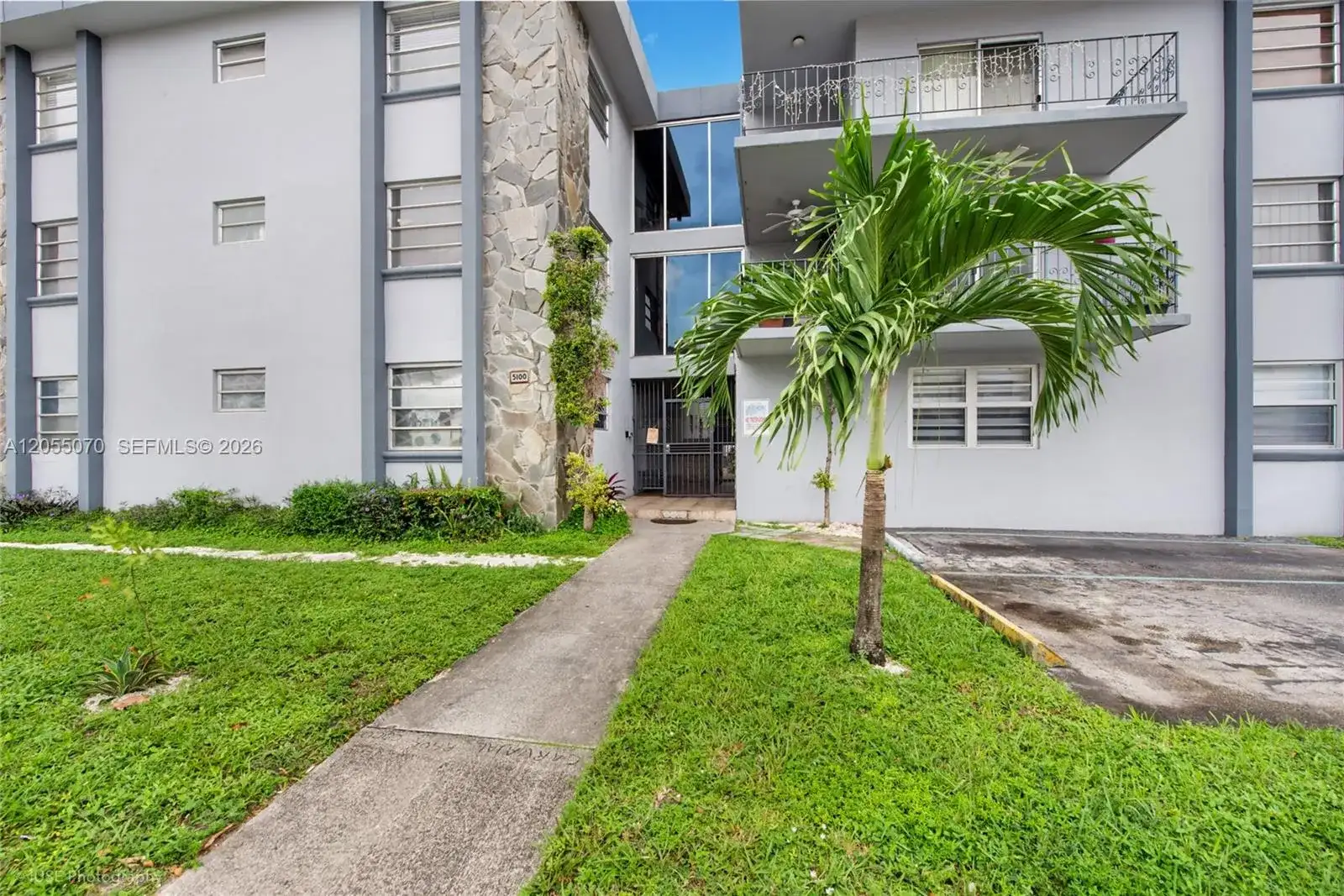 5100 W Flagler St # 302, Miami FL 33134 photo 4