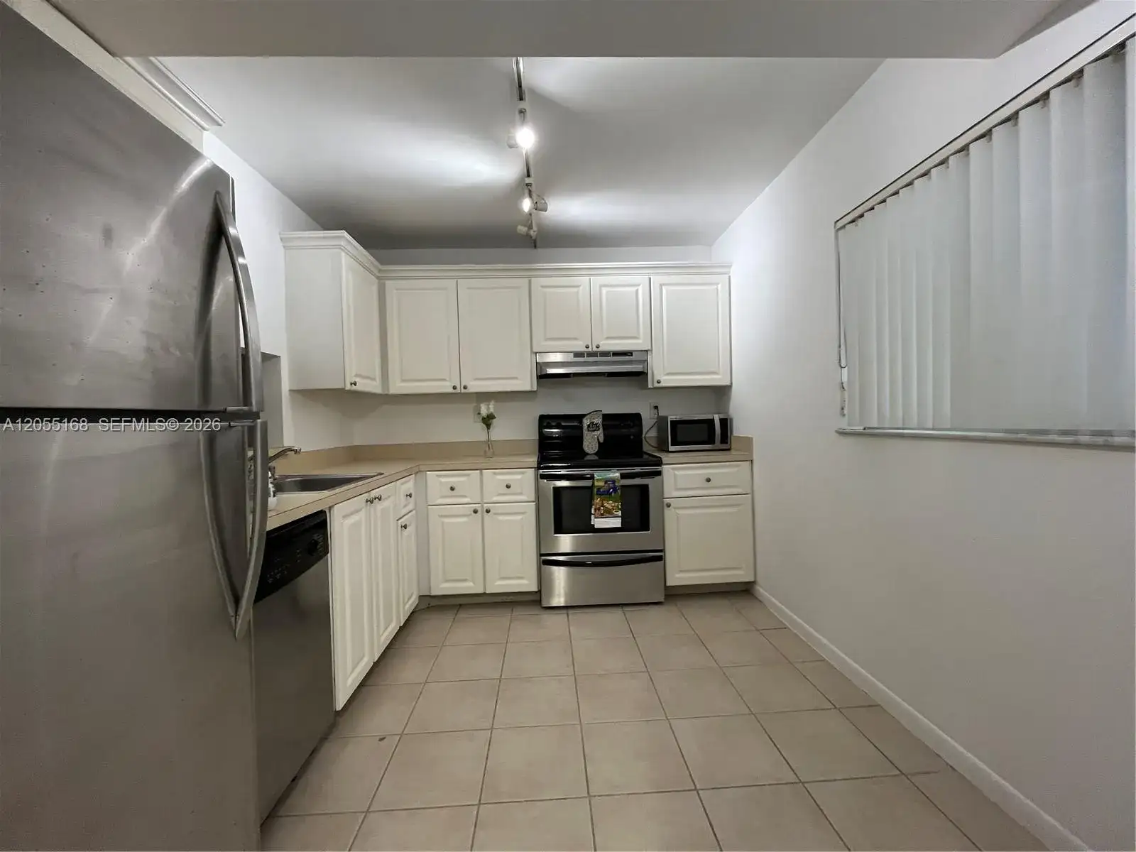 701 N Pine Island Rd # 202, Plantation FL 33324 photo 2