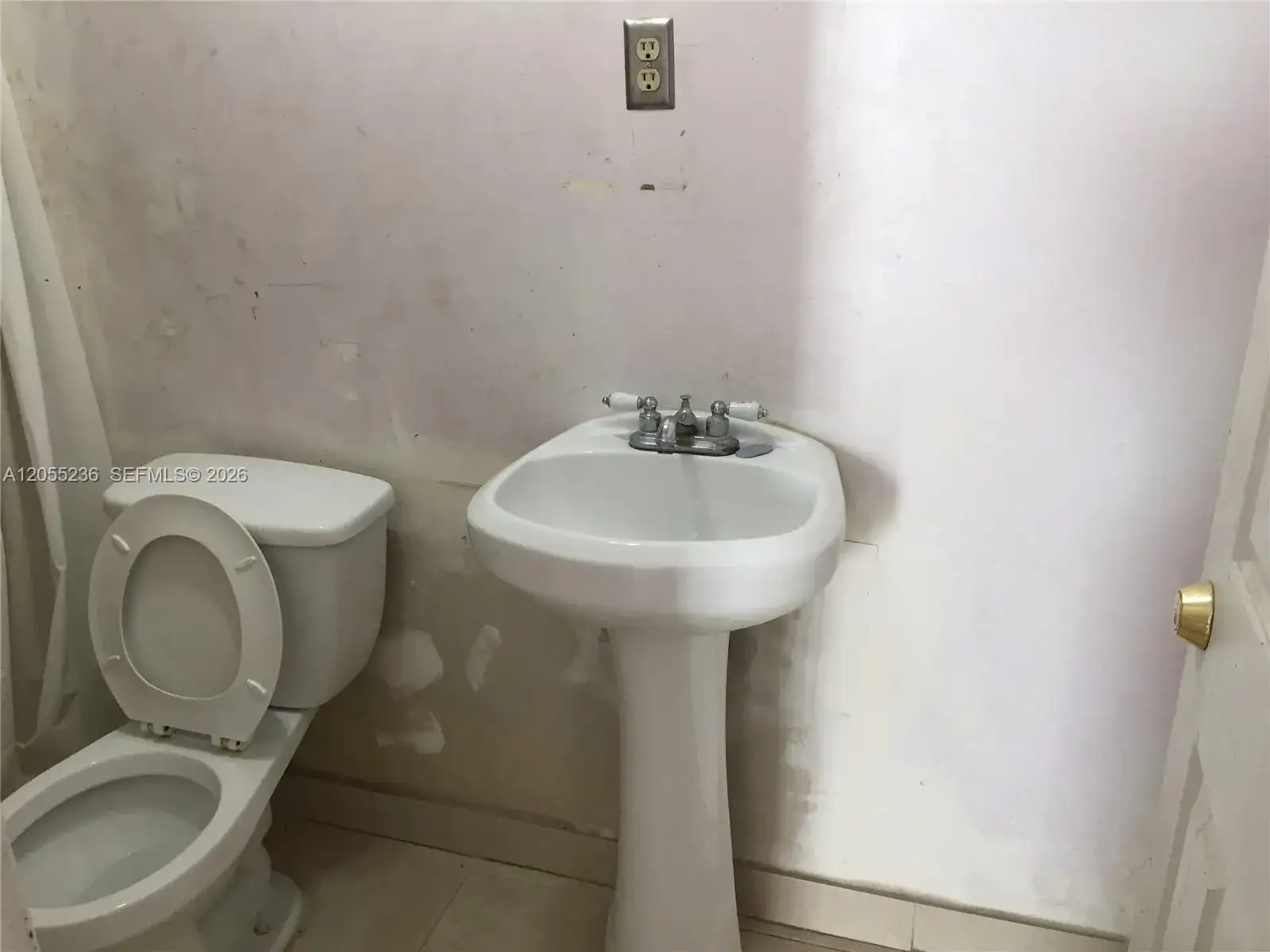 817 SW 8th St, Miami FL 33130 photo 3