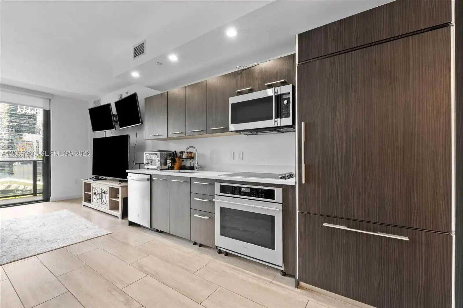 45 SW 9th St # 1109, Miami FL 33130 photo 3