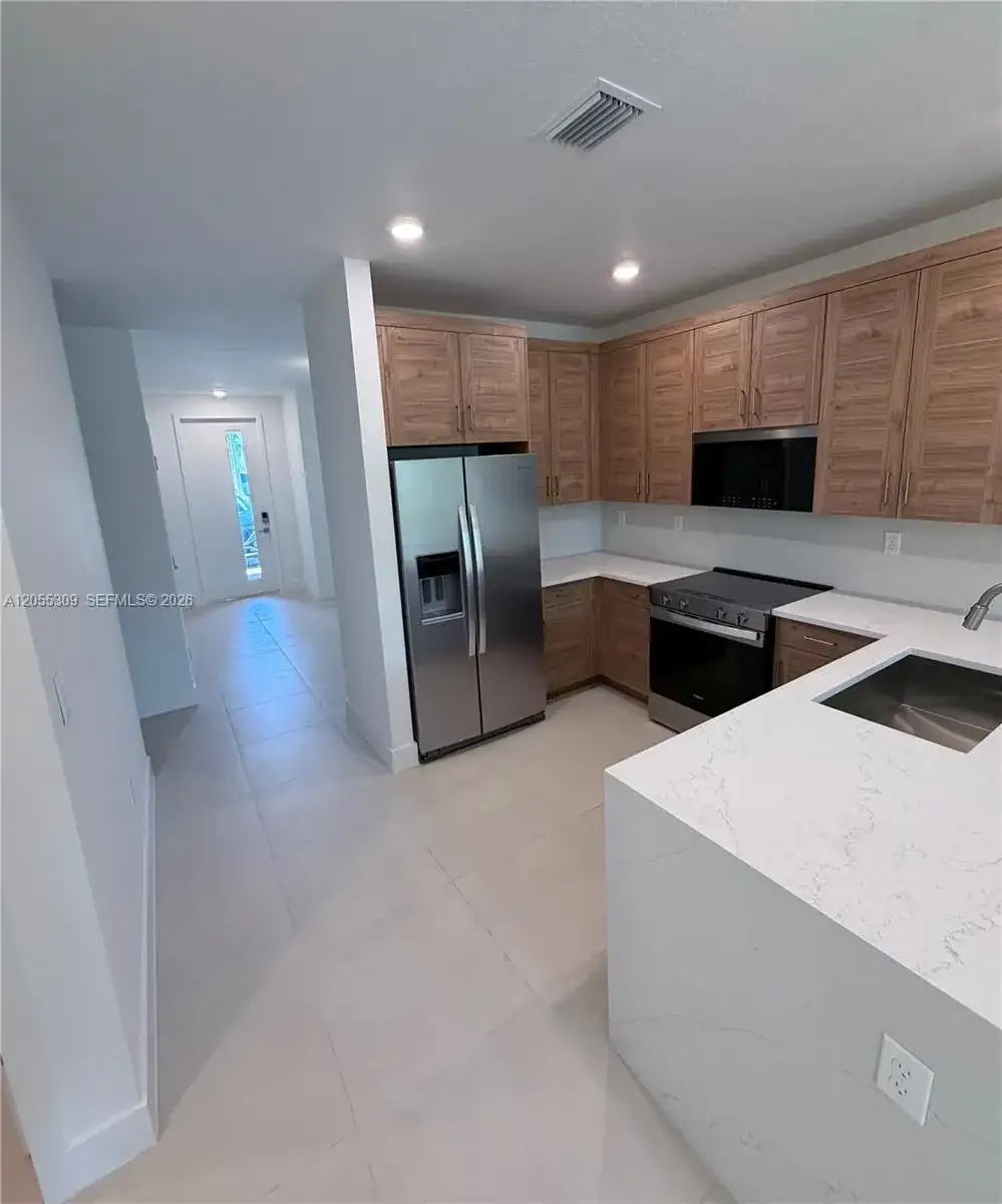 7291 SW 46th St, Davie FL 33314 photo 2