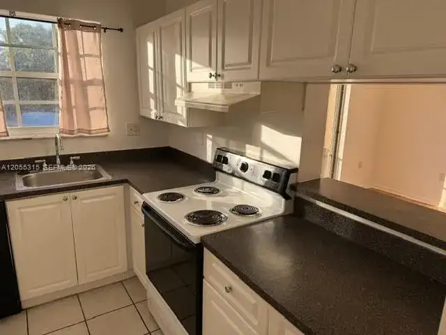 2301 NW 96th Ter # 16H, Pembroke Pines FL 33024 photo 4