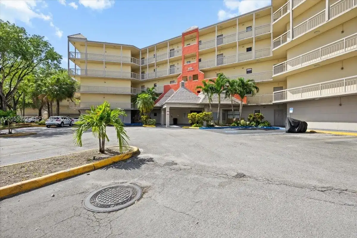 8290 Lake Dr # 130, Doral FL 33166 photo 2