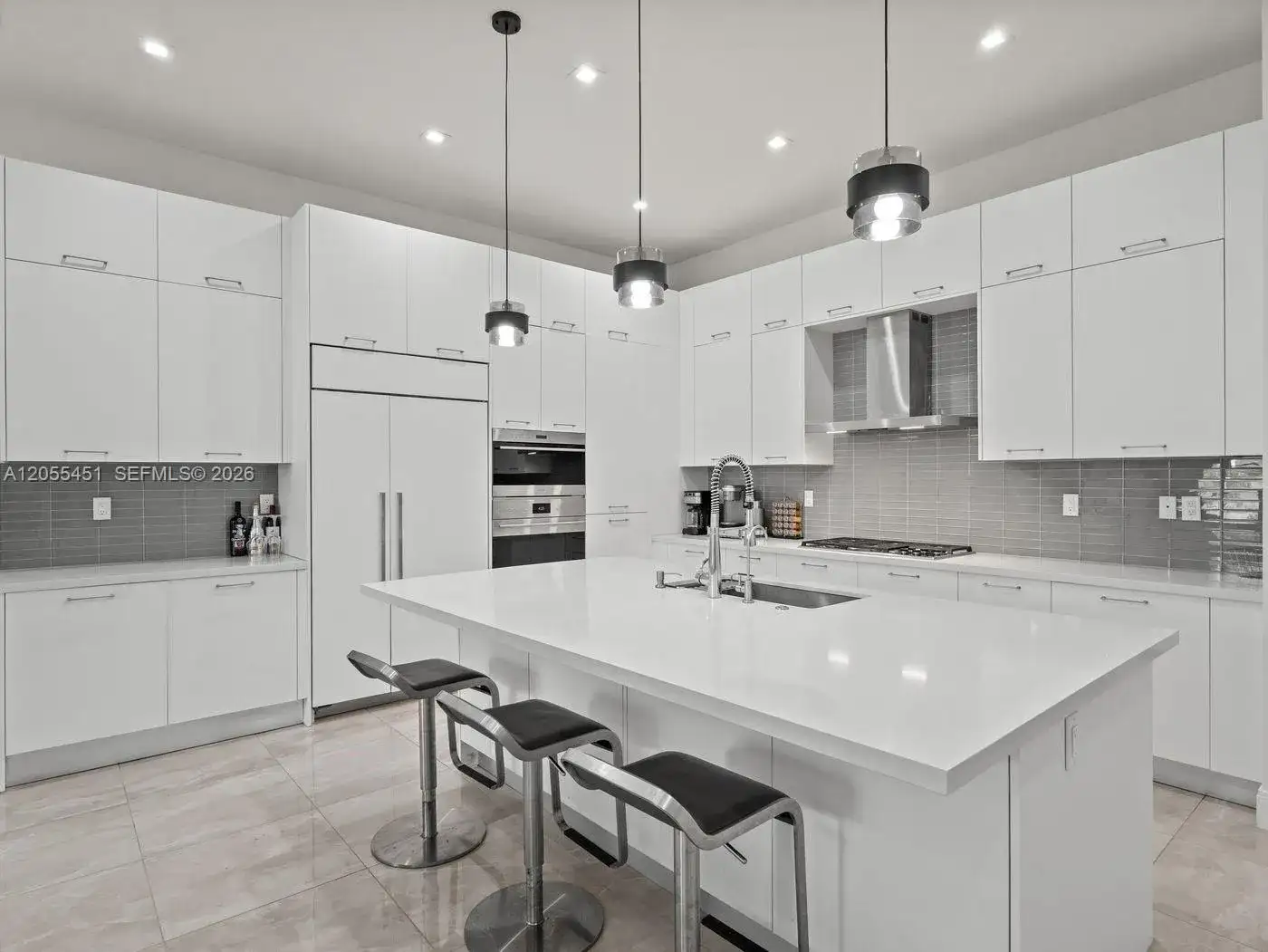 8143 NW 47th Ter, Doral FL 33166 photo 2