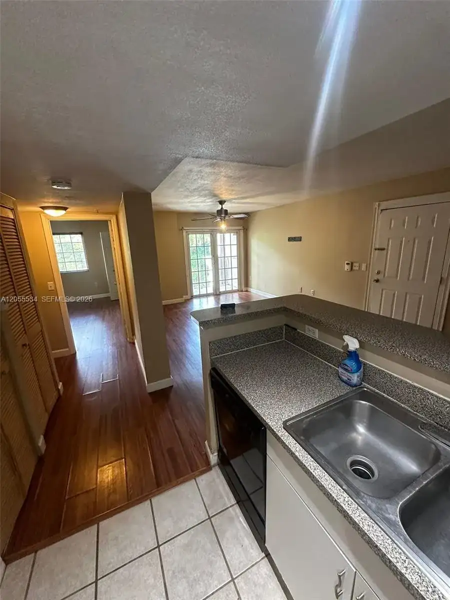 5035 Wiles Rd # 203, Coconut Creek FL 33073 photo 3