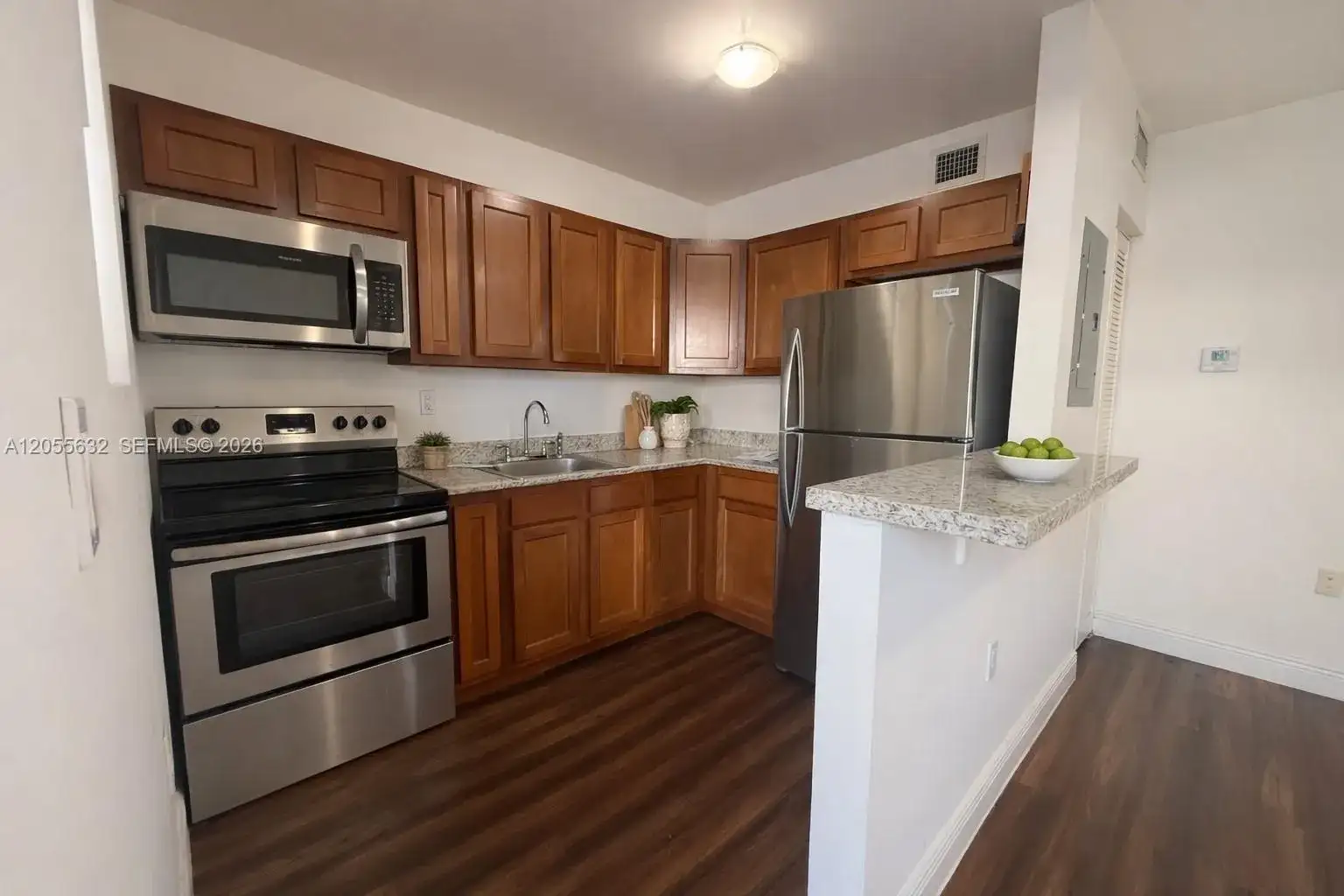 540 NW 7th St # 27, Miami FL 33136 photo 3