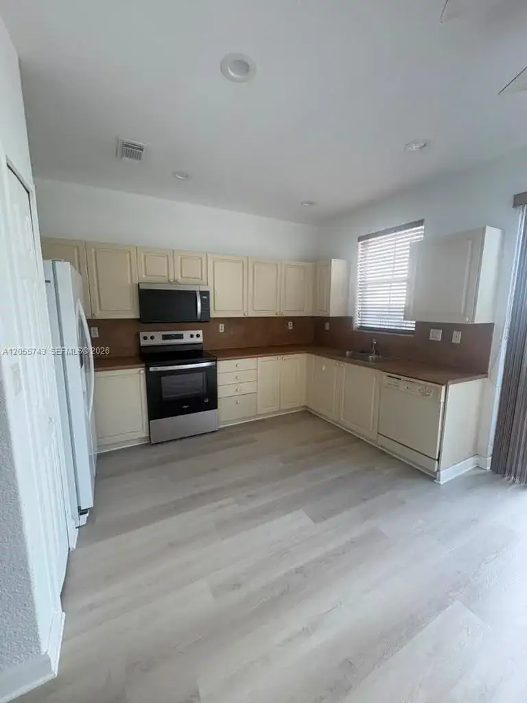 5420 NW 107th Ave # 301, Doral FL 33178 photo 3