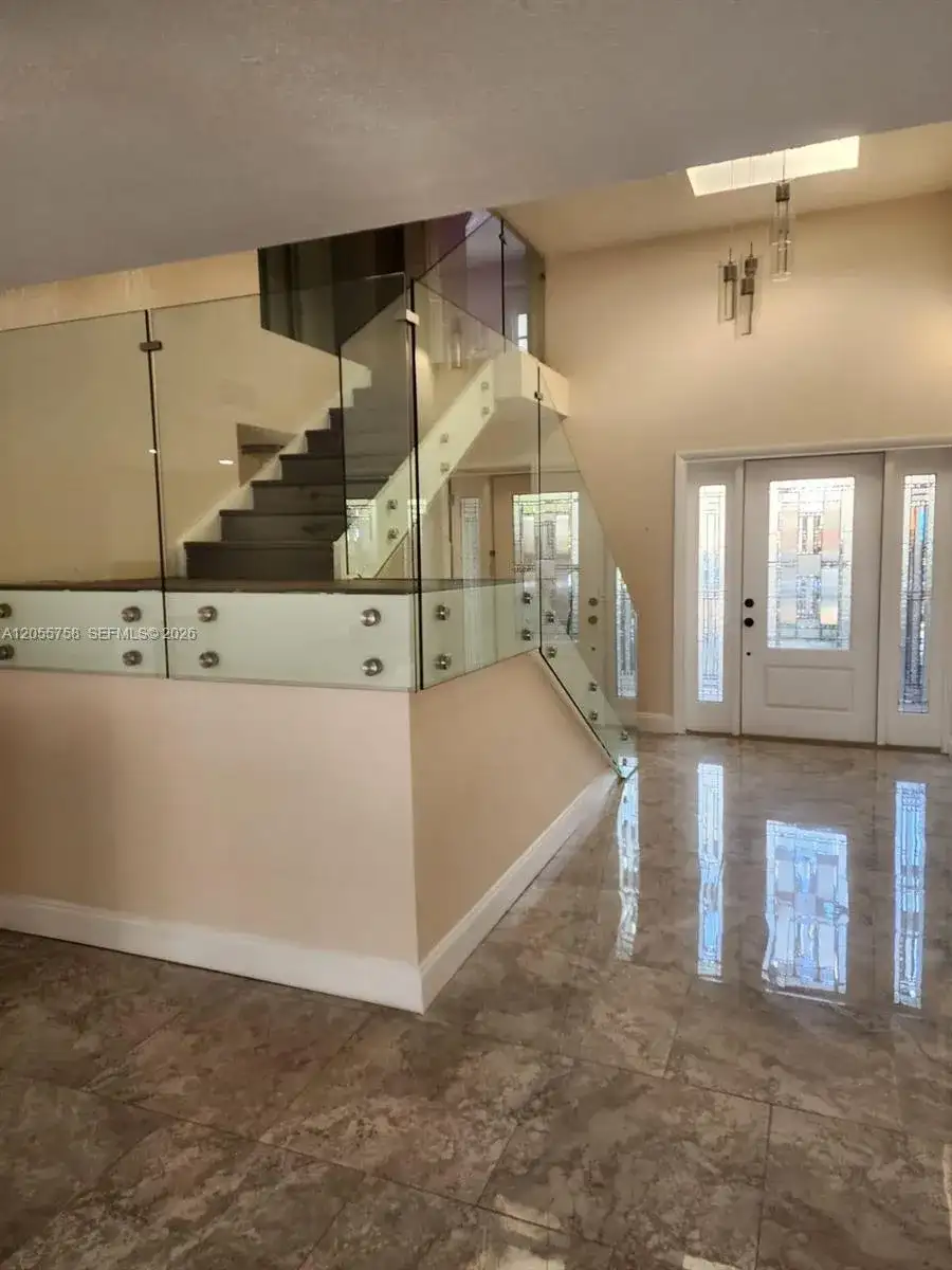 11130 N Lakeview Dr # 1, Pembroke Pines FL 33026 photo 3