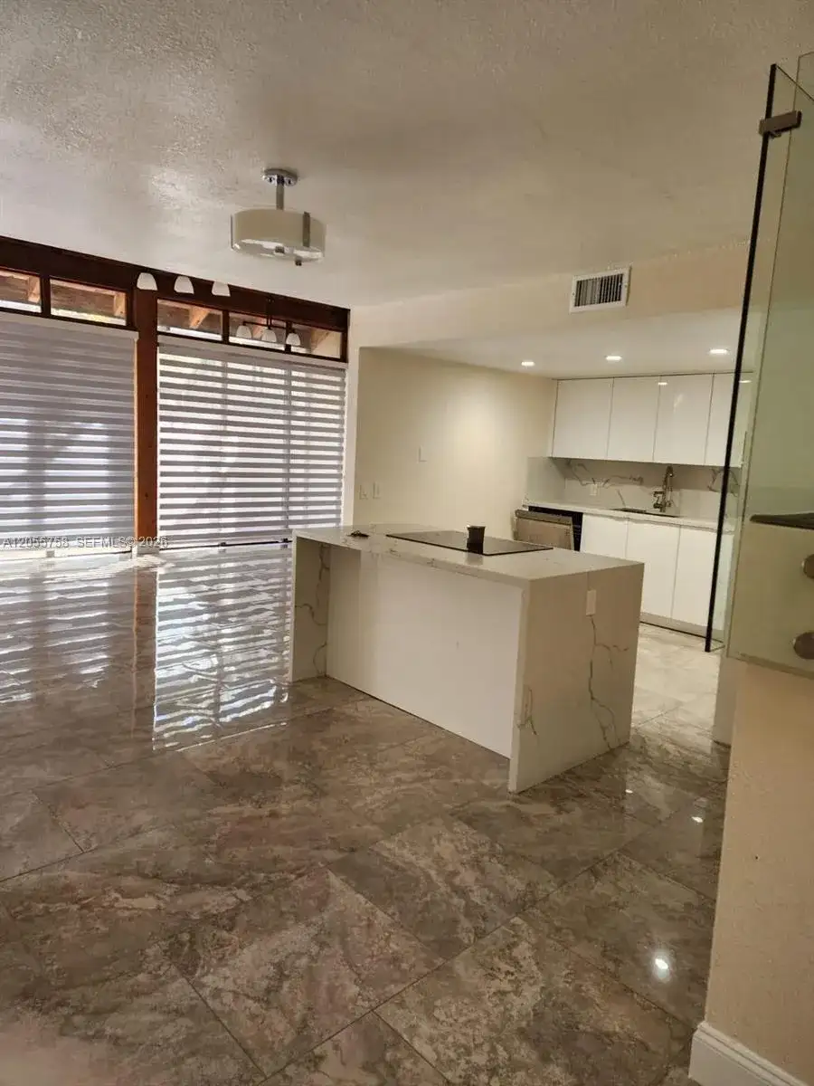 11130 N Lakeview Dr # 1, Pembroke Pines FL 33026 photo 5
