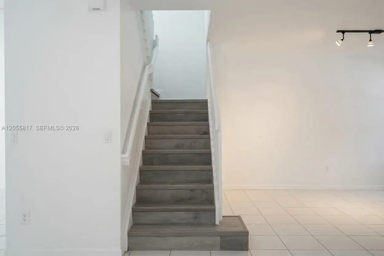 16654 SW 83rd Ln, Miami FL 33193 photo 4