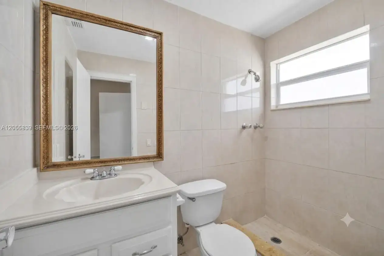 129 SE 4th Ave # 4, Hallandale Beach FL 33009 photo 3