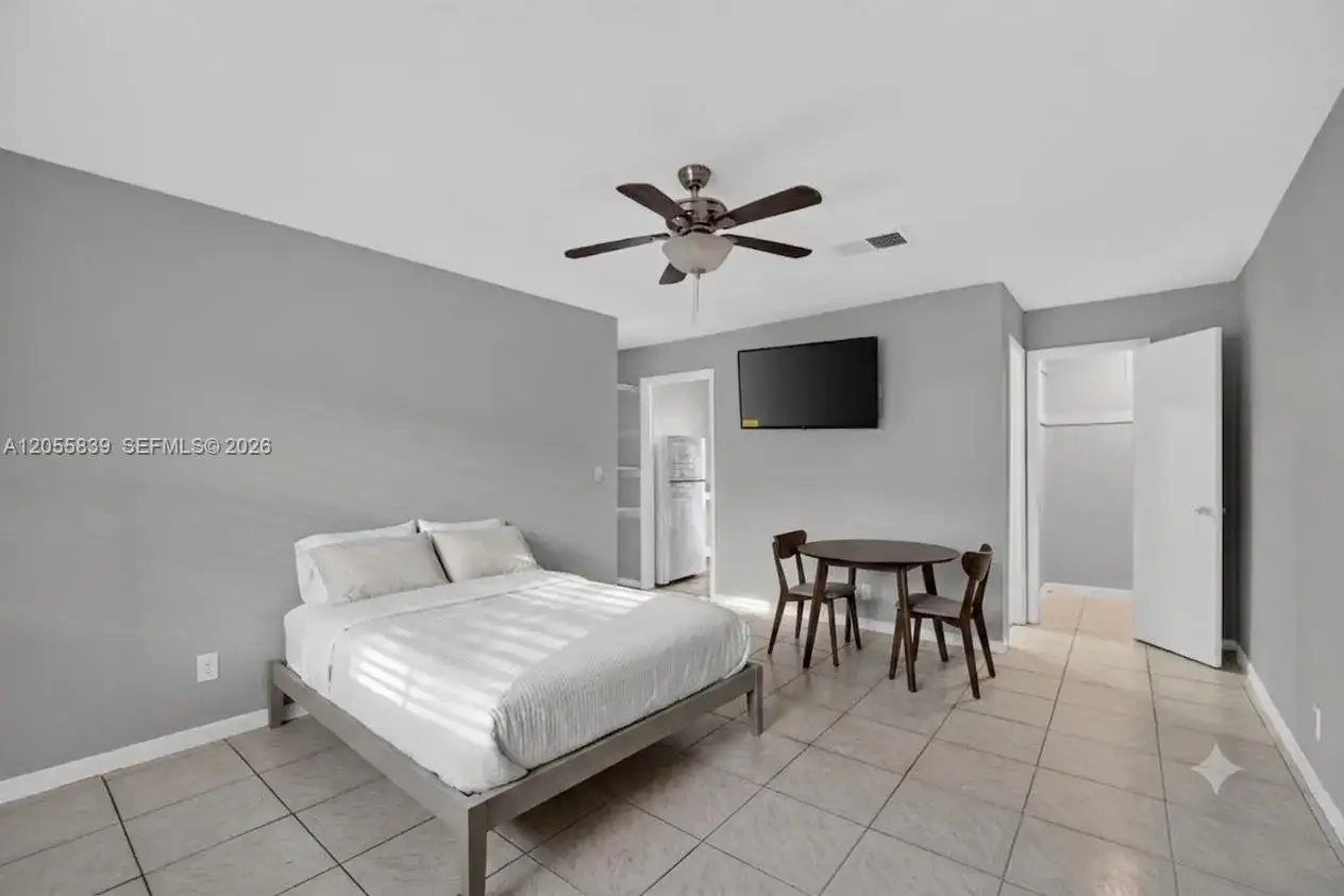 129 SE 4th Ave # 4, Hallandale Beach FL 33009 photo 4