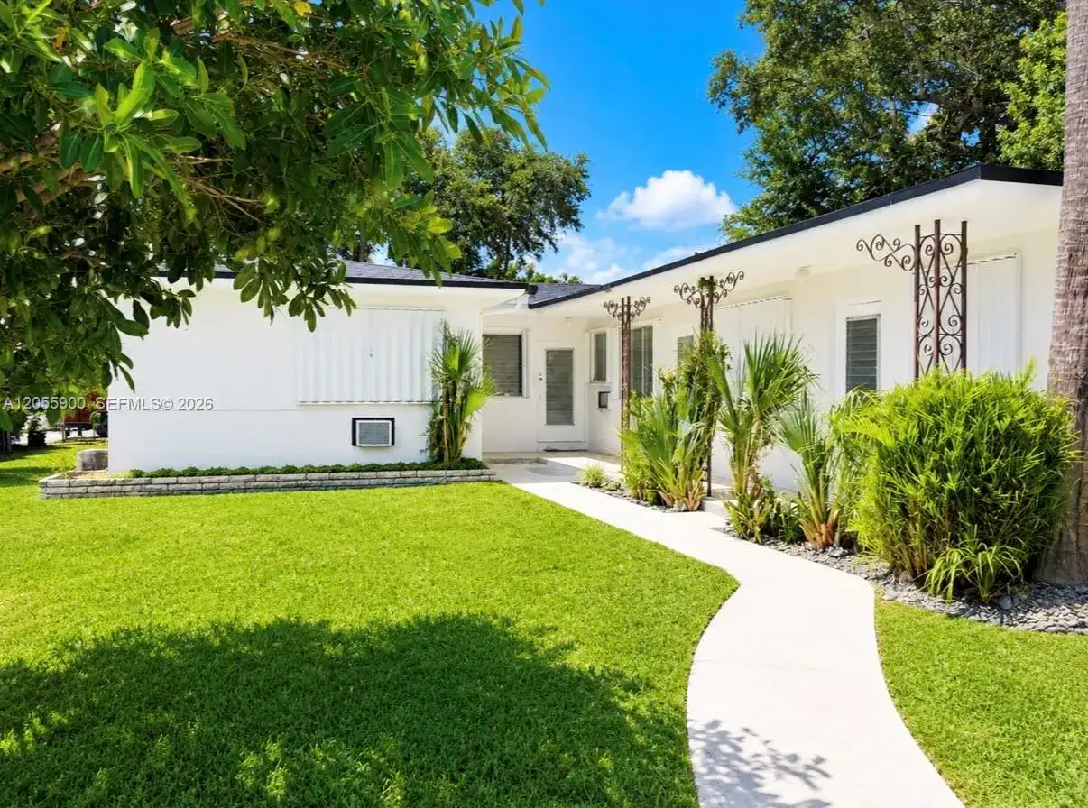 1570 NE 130th St, North Miami FL 33161 photo 2