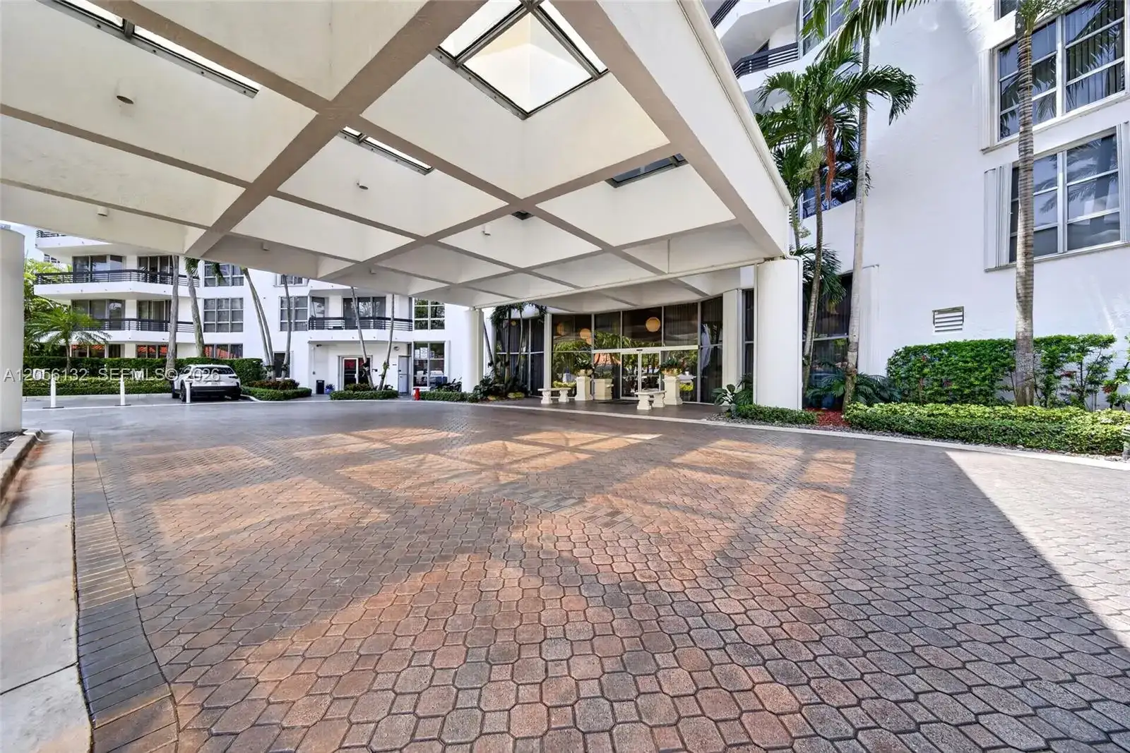 3600 Mystic Pointe Dr # 310, Aventura FL 33180 photo 2